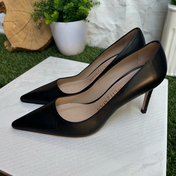 Stuart Weitzman Anny Pointed-Toe Slip-On
Pumps black 75 women size 5 New - Picture 11 of 17